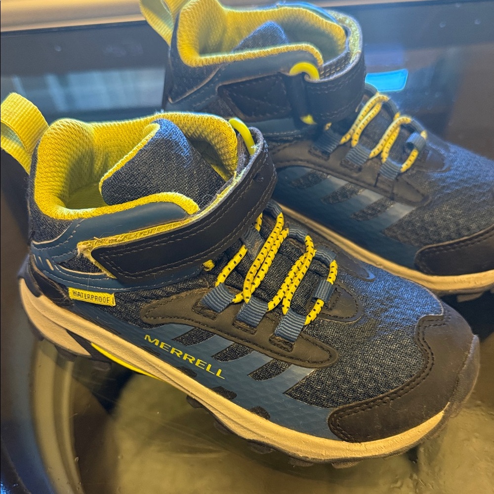 Merrell Kids Navy and Lime Sneakers